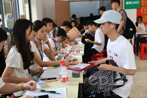 优化注册流程，新生报到更方便