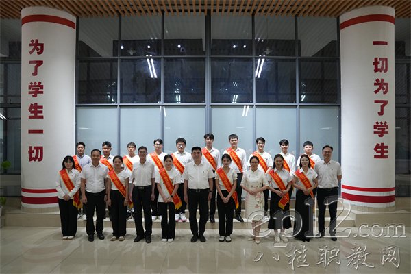 2024届优秀毕业生代表集体合影