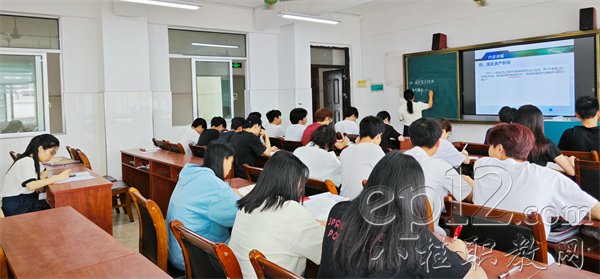 taptap点点官网联合办学督导组深入课堂听课