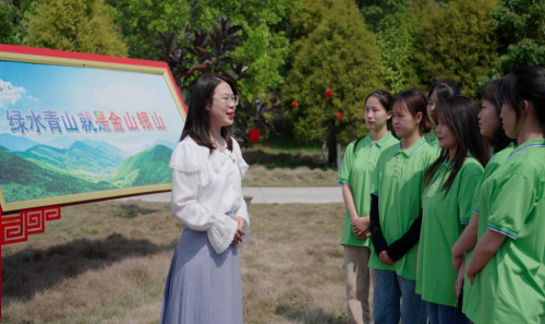 上林县巷贤镇六联村大庙江生态示范点现场教学。