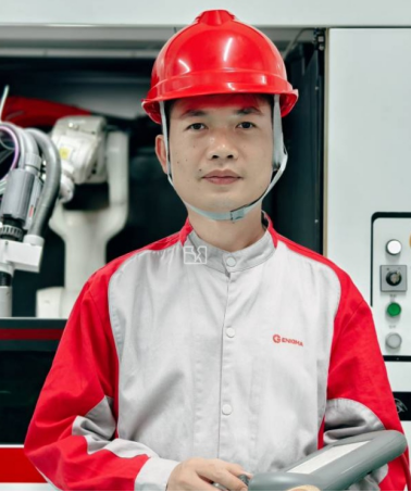 荣获“国家级行业技术能手”“市技术标兵”-黄斌