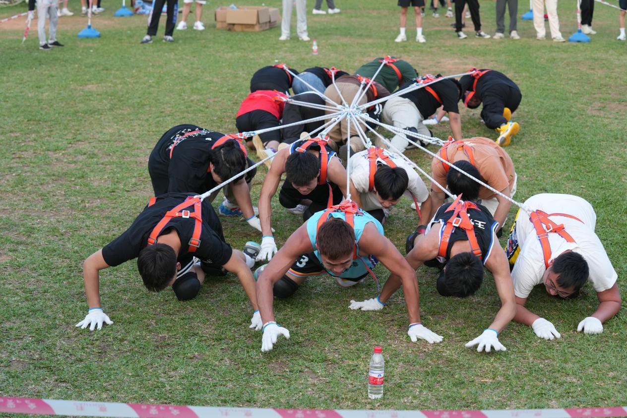 踢毽子，学生，莫璇