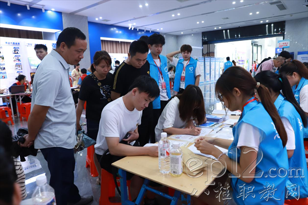 优化注册流程，新生报到更方便