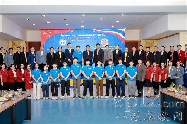 双方代表团合影