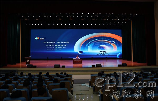 “广西工匠”韩权进行报告